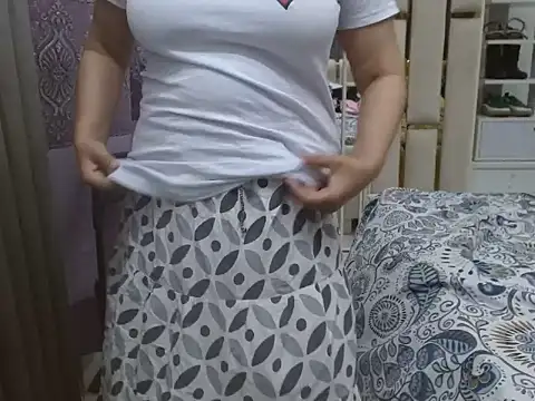 Snapshot of Lovelywife786 chatting on June 2026 10:56:01 PM Lovelywife786 online show from June 2026 10:56:01 PM