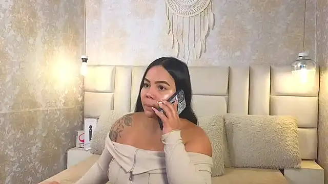 Snapshot of EmilyQueen3x chatting on April 2026 08:06:01 PM EmilyQueen3x online show from April 2026 08:06:01 PM