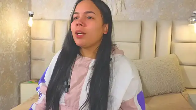 EmilyQueen3x online show from July 2026 01:51:02 PM