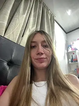 Snapshot of horny__molly_ chatting on March 2026 03:34:01 AM horny molly online show from March 2026 03:34:01 AM