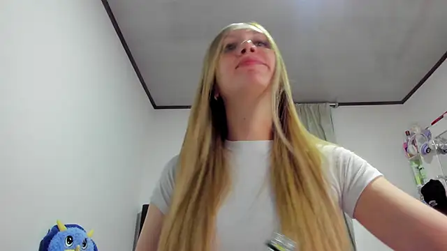 Snapshot of horny__molly_ chatting on May 2026 04:52:01 AM horny molly online show from May 2026 04:52:01 AM