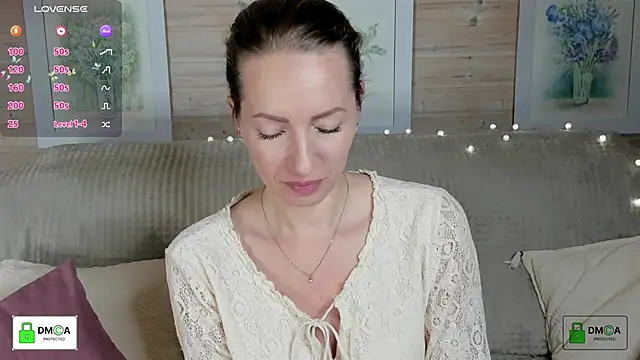 Snapshot of Queenymel chatting on October 2025 03:29:02 PM Queenymel online show from October 2025 03:29:02 PM