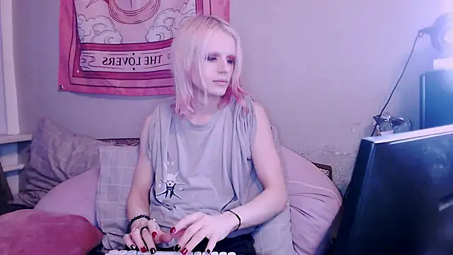 Alien Bella online show from December 2025 12:55:02 PM