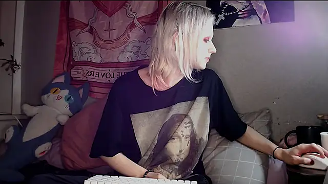 Snapshot of Alien_Bella chatting on February 2026 12:34:02 AM Alien Bella online show from February 2026 12:34:02 AM