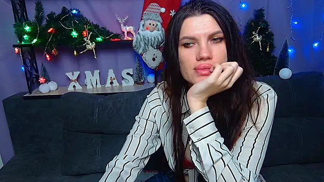 Snapshot of MilaLoona chatting on December 2024 10:32:01 AM MilaLoona online show from December 2024 10:32:01 AM