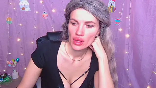 MilaLoona online show from April 2026 06:19:01 AM