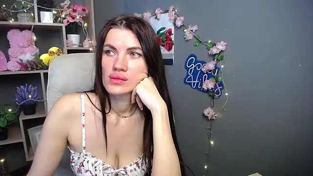 Snapshot of MilaLoona chatting on May 2026 06:18:02 AM MilaLoona online show from May 2026 06:18:02 AM