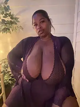 Snapshot of BigFineSelena chatting on October 2025 11:47:01 PM BigFineSelena online show from October 2025 11:47:01 PM