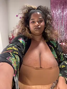 Snapshot of BigFineSelena chatting on February 2026 01:14:01 PM BigFineSelena online show from February 2026 01:14:01 PM