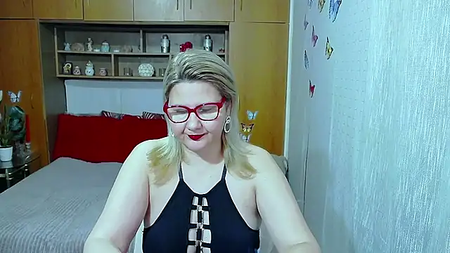 LucilleFenlys online show from April 2026 10:37:02 PM