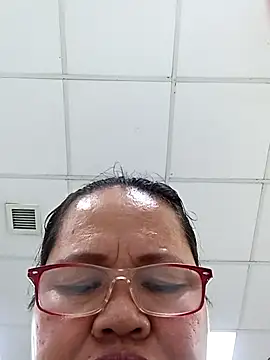 Snapshot of Chubbysweetmom chatting on November 2025 01:18:02 AM Chubbysweetmom online show from November 2025 01:18:02 AM