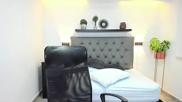 isabella florez online show from January 2025 06:08:02 PM