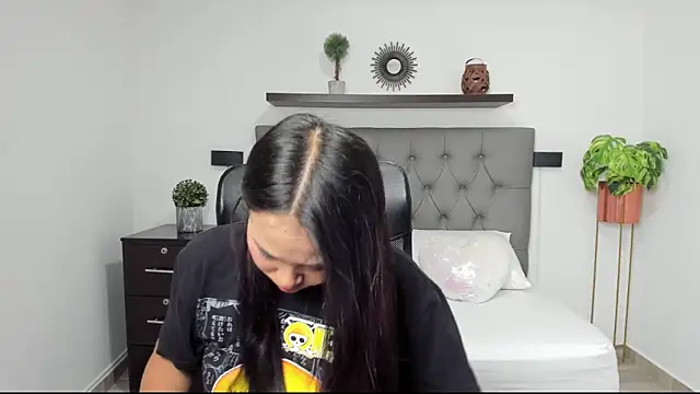 isabella florez online show from January 2025 12:13:01 PM