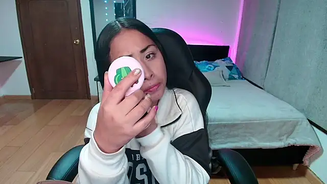 yesie hot online show from January 2025 12:39:02 AM