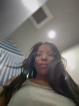 Snapshot of SheenaBrooke chatting on April 2026 03:51:01 AM SheenaBrooke online show from April 2026 03:51:01 AM