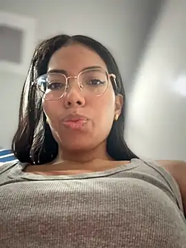 Snapshot of SheenaBrooke chatting on April 2026 03:59:01 AM SheenaBrooke online show from April 2026 03:59:01 AM