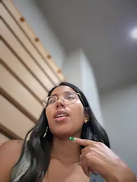 Snapshot of SheenaBrooke chatting on April 2026 06:19:01 AM SheenaBrooke online show from April 2026 06:19:01 AM