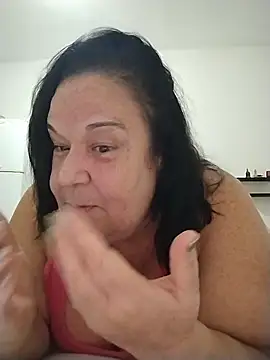 Snapshot of Yaya_Mineira chatting on May 2026 11:14:02 PM Yaya Mineira online show from May 2026 11:14:02 PM