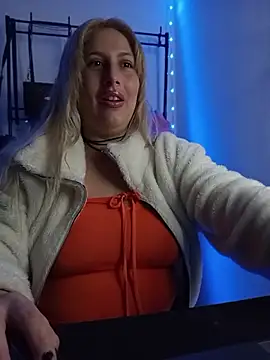 Snapshot of La_pauli_latina chatting on June 2026 03:05:01 AM La pauli latina online show from June 2026 03:05:01 AM