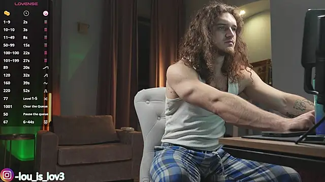 Snapshot of Louis_Karlos chatting on October 2025 03:05:02 AM Louis Karlos online show from October 2025 03:05:02 AM