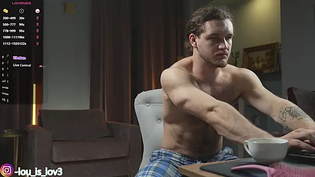 Snapshot of Louis_Karlos chatting on October 2025 04:14:01 AM Louis Karlos online show from October 2025 04:14:01 AM