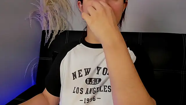 madelaine blosson online show from April 2026 10:27:01 AM