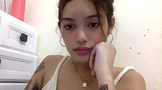 Snapshot of AlexandraMooree chatting on February 2025 01:53:02 PM AlexandraMooree online show from February 2025 01:53:02 PM