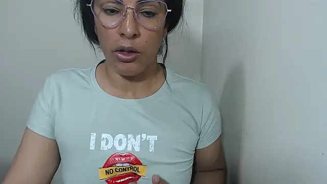 Snapshot of kateleyagrey chatting on June 2026 12:32:02 AM kateleyagrey online show from June 2026 12:32:02 AM