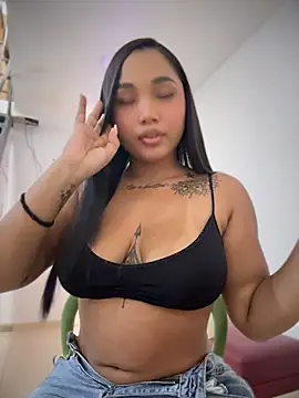 TianaaJackson online show from April 2026 07:19:01 PM