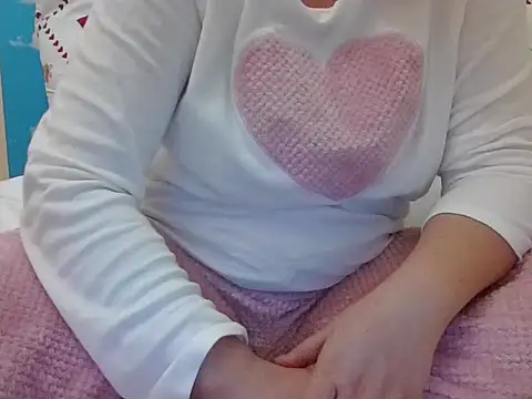 Snapshot of RealLittleRedRidingHood chatting on January 2026 04:44:01 PM RealLittleRedRidingHood online show from January 2026 04:44:01 PM