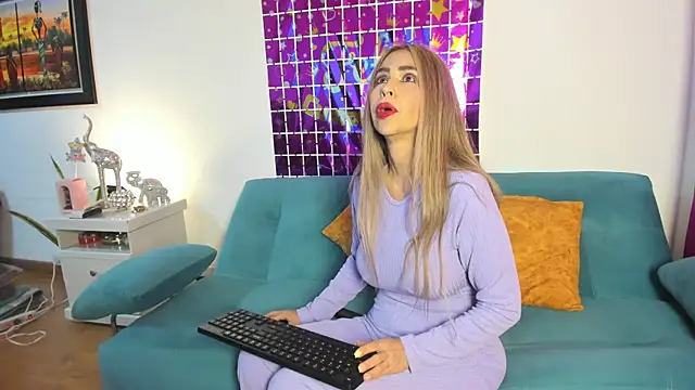 Snapshot of Victoria_Jonness chatting on June 2026 04:33:01 PM Victoria Jonness online show from June 2026 04:33:01 PM