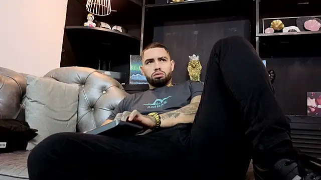 Snapshot of matteosantos chatting on March 2026 12:00:02 PM matteosantos online show from March 2026 12:00:02 PM