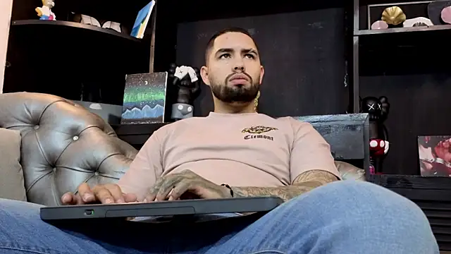 Snapshot of matteosantos chatting on April 2026 11:32:01 AM matteosantos online show from April 2026 11:32:01 AM