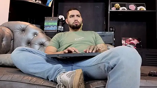 Snapshot of matteosantos chatting on April 2026 12:10:01 PM matteosantos online show from April 2026 12:10:01 PM