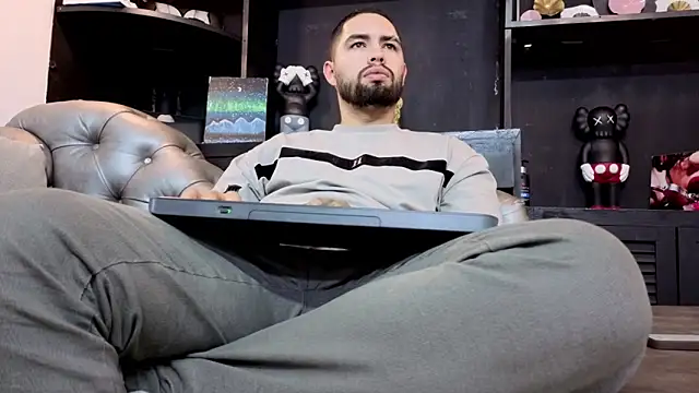 Snapshot of matteosantos chatting on April 2026 05:45:02 AM matteosantos online show from April 2026 05:45:02 AM