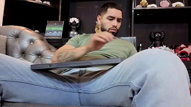 Snapshot of matteosantos chatting on April 2026 12:12:01 PM matteosantos online show from April 2026 12:12:01 PM