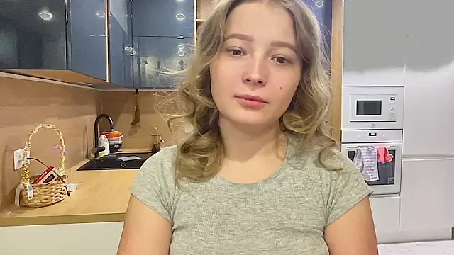 Snapshot of CharmingSarah chatting on September 2025 03:27:02 PM CharmingSarah online show from September 2025 03:27:02 PM