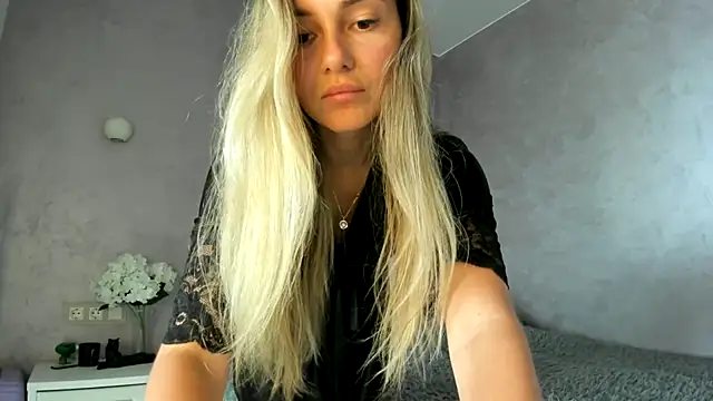 Snapshot of _DarkRose_ chatting on April 2026 10:52:01 AM DarkRose online show from April 2026 10:52:01 AM