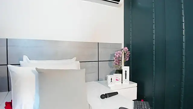 EmmaSmith2 online show from December 2025 02:40:02 AM