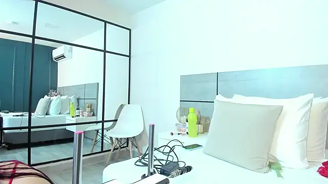 EmmaSmith2 online show from April 2026 02:53:02 AM