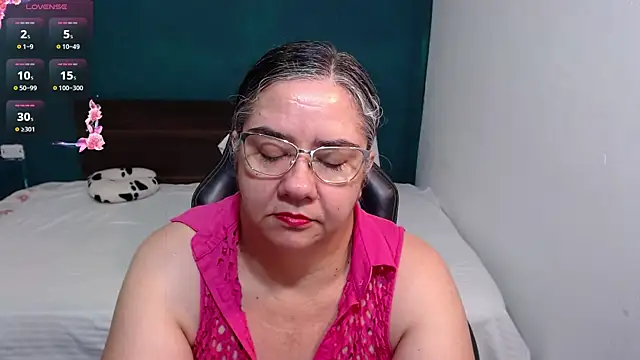 Snapshot of scaelettdubois chatting on October 2025 12:08:02 AM scaelettdubois online show from October 2025 12:08:02 AM