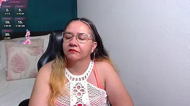Snapshot of scaelettdubois chatting on October 2025 02:23:02 AM scaelettdubois online show from October 2025 02:23:02 AM
