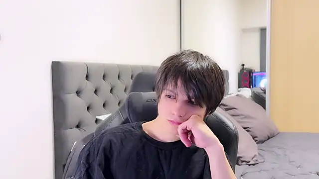 Snapshot of SasukeUhchiaa chatting on January 2025 03:00:02 AM SasukeUhchiaa online show from January 2025 03:00:02 AM