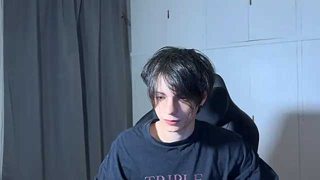 Snapshot of SasukeUhchiaa chatting on February 2026 11:32:02 PM SasukeUhchiaa online show from February 2026 11:32:02 PM