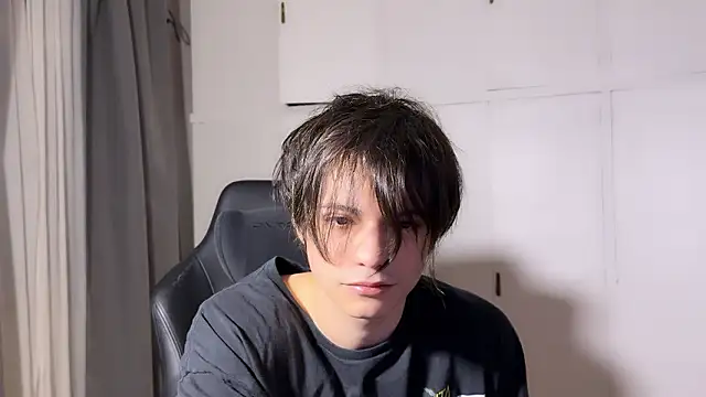 Snapshot of SasukeUhchiaa chatting on February 2026 02:17:02 AM SasukeUhchiaa online show from February 2026 02:17:02 AM