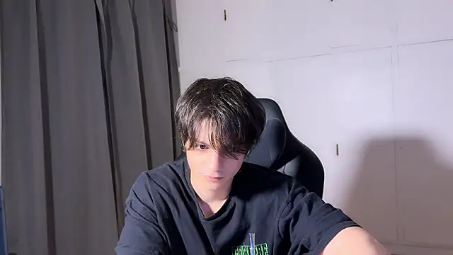 Snapshot of SasukeUhchiaa chatting on February 2026 06:37:01 AM SasukeUhchiaa online show from February 2026 06:37:01 AM