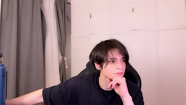 Snapshot of SasukeUhchiaa chatting on March 2026 03:22:02 AM SasukeUhchiaa online show from March 2026 03:22:02 AM