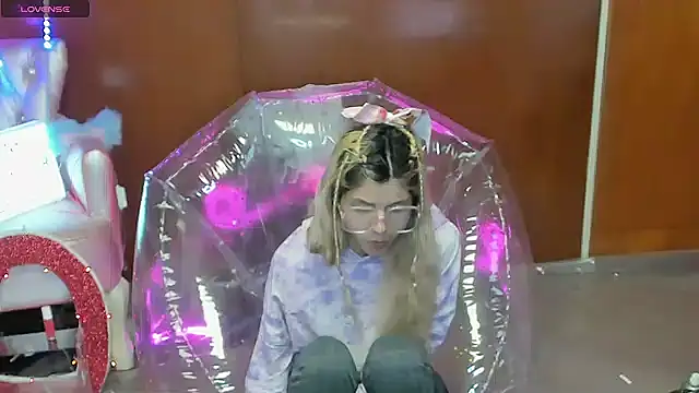 Skinygirl online show from March 2026 11:00:01 PM