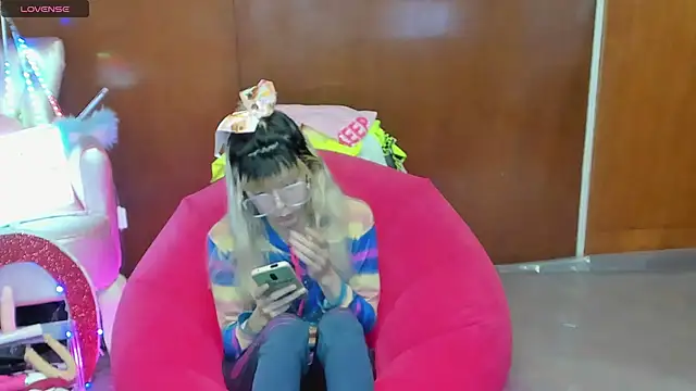 Skinygirl online show from April 2026 11:13:01 PM