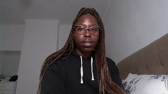 Snapshot of MadamIndigo chatting on December 2024 05:29:01 PM MadamIndigo online show from December 2024 05:29:01 PM